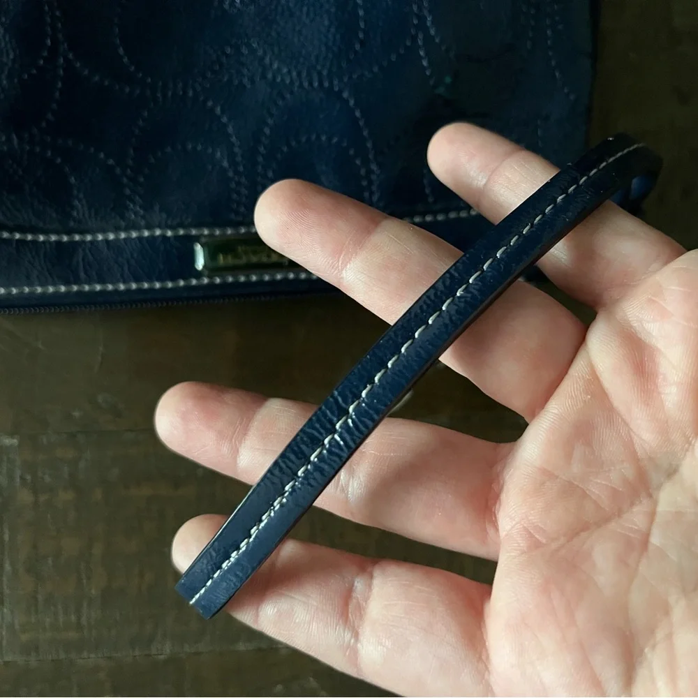 Coach patent leather wristlet - Picture 9 of 9